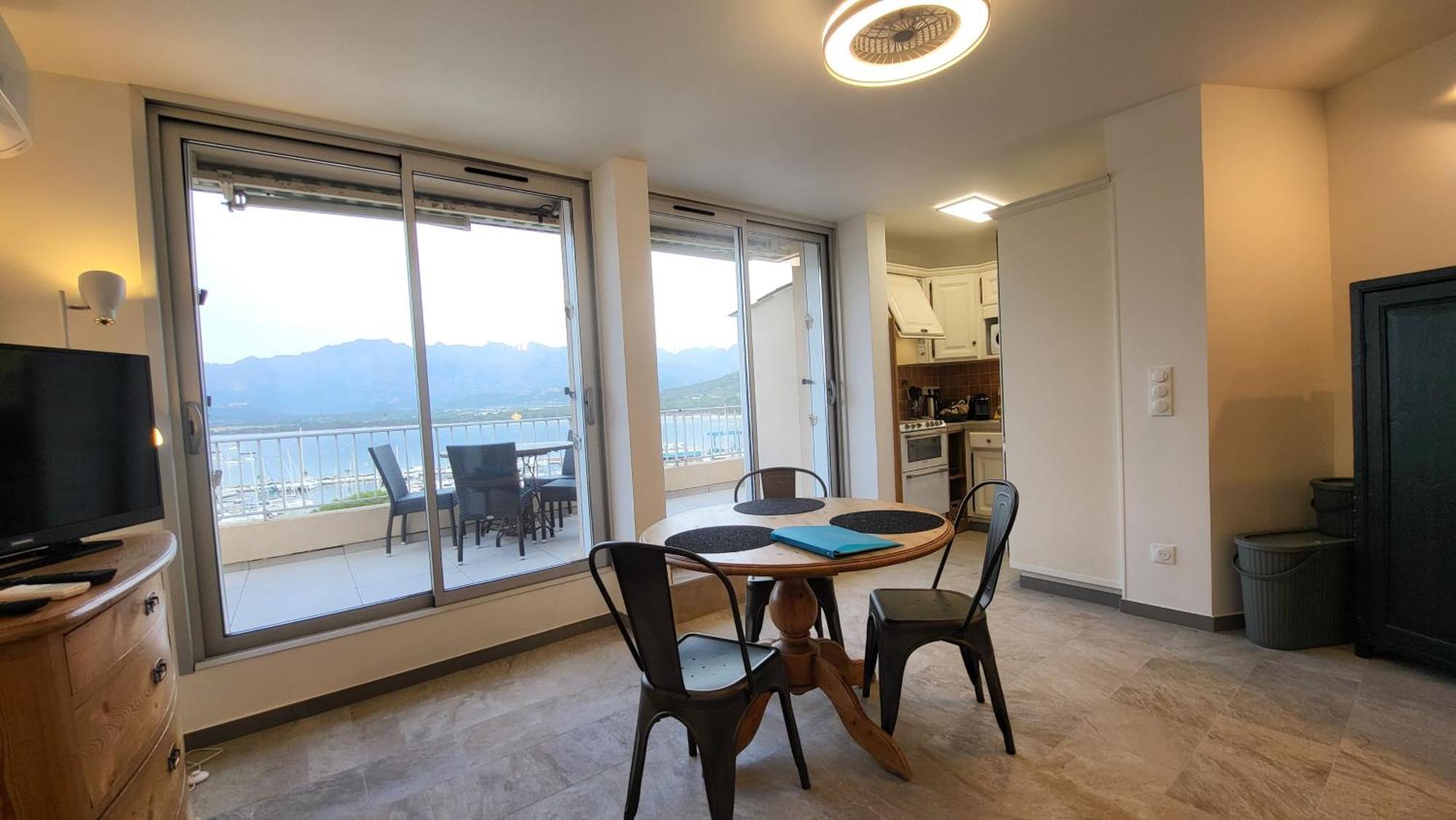 קאלבי Appartement Sur La Baie, En Centre Ville מראה חיצוני תמונה