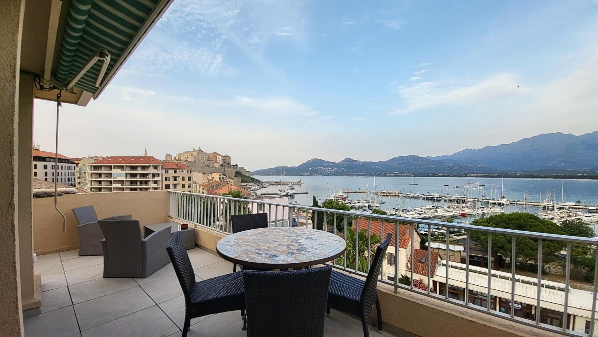 קאלבי Appartement Sur La Baie, En Centre Ville מראה חיצוני תמונה